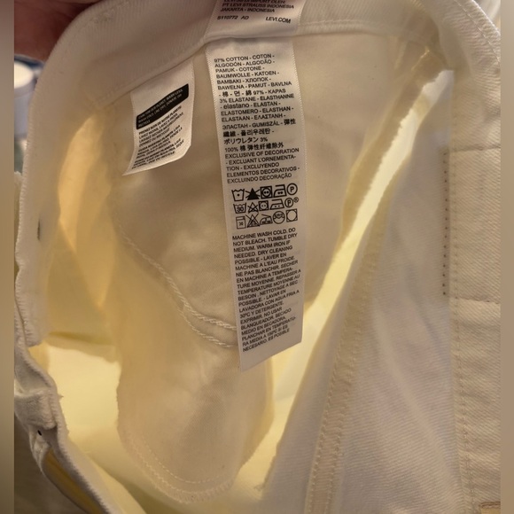 Levi’s Women’s 318 High Rise Shaping Wide Leg Jeans in White, Size 31 - Picture 7 of 10